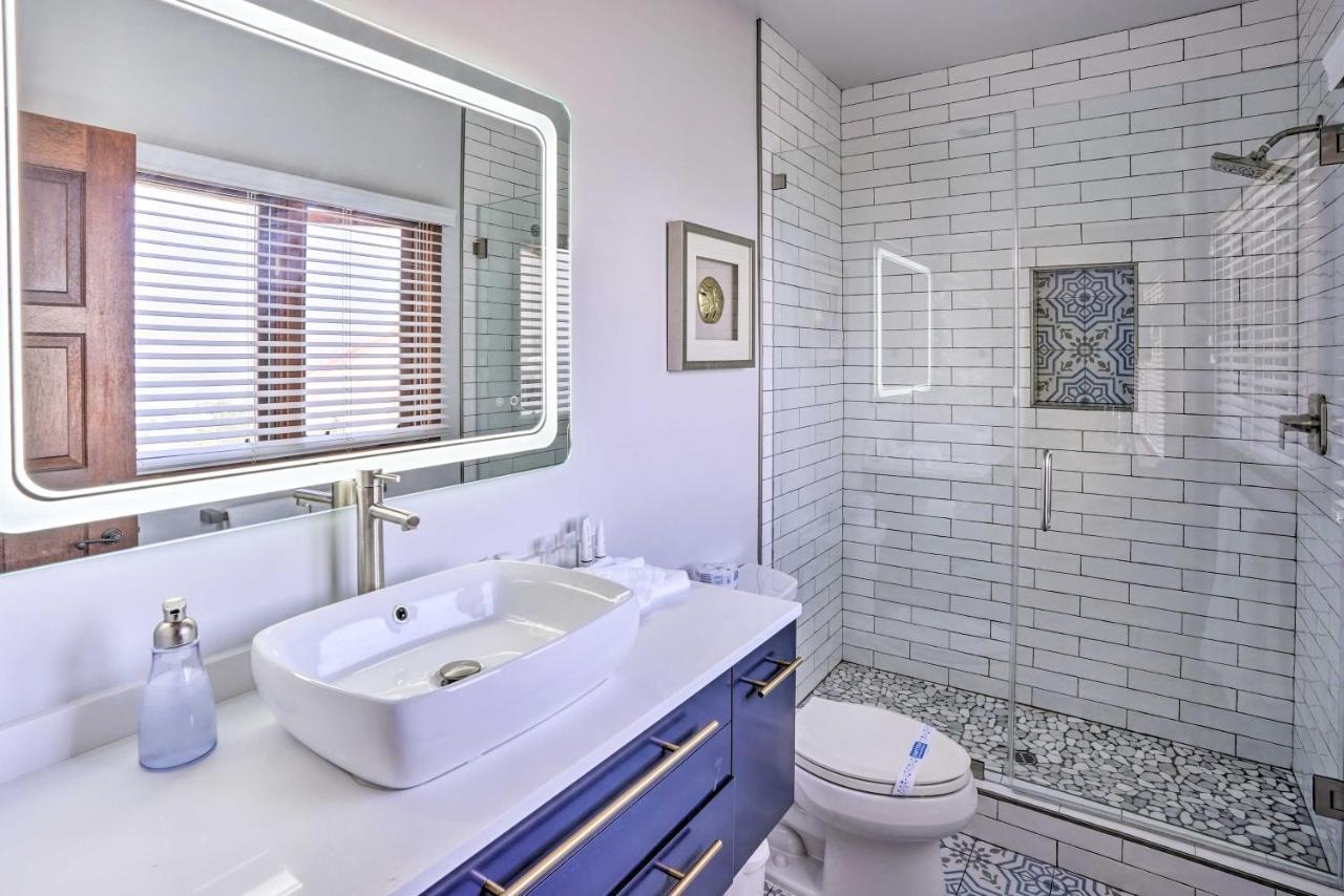 Quiet Avalon Getaway Villa With Ocean View And Balcony Kültér fotó